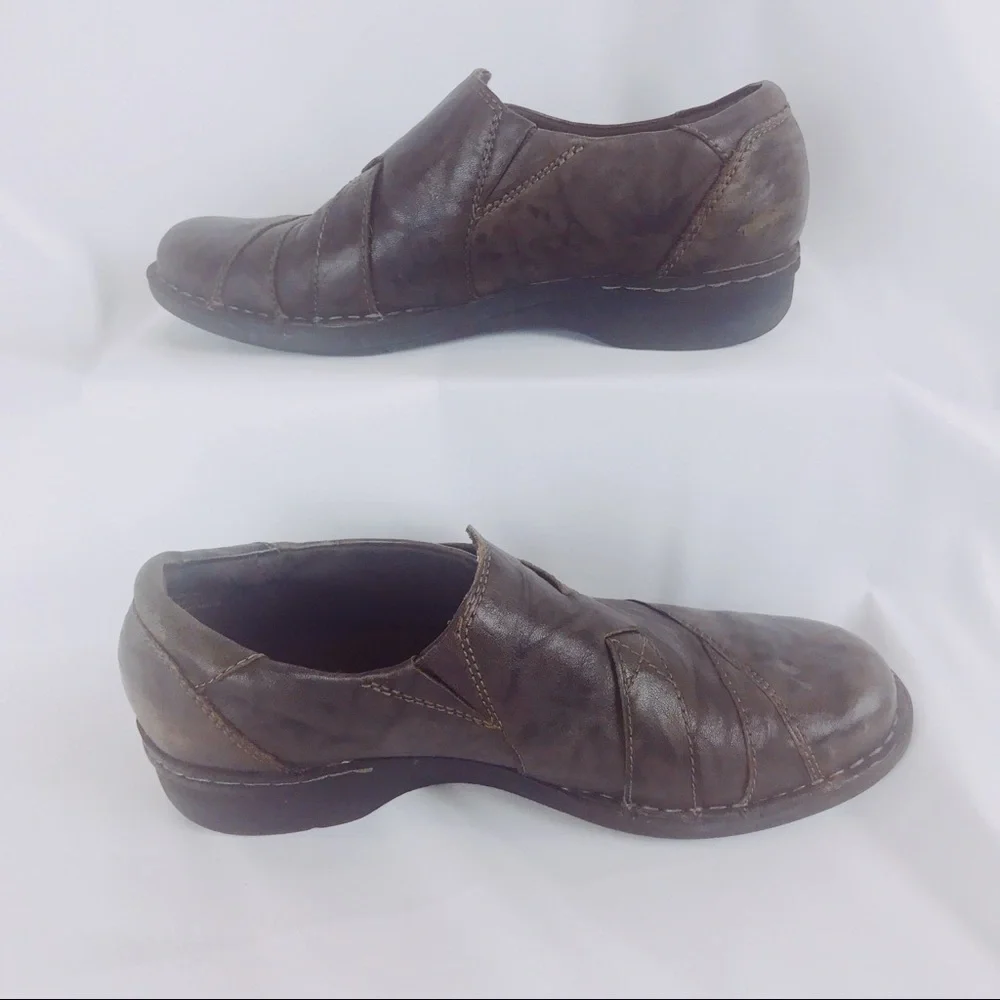 2/$14 Clarks Brown Leather Slip-ons 7 Medium